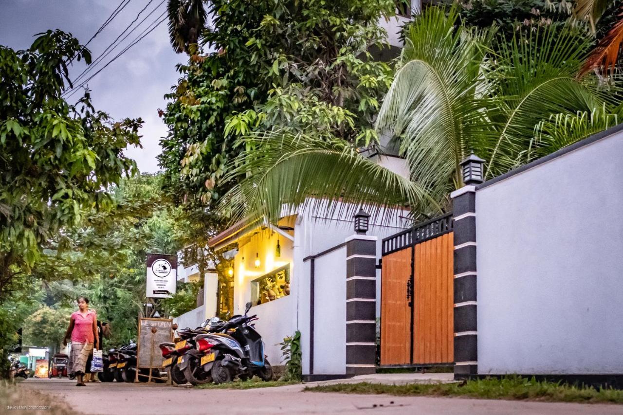 Dorian Guest House And Restaurant Weligama Bagian luar foto